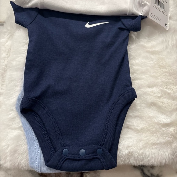NWT Nike Baby Bodysuit 3 Piece Set | Infant- 3 months - Picture 7 of 7